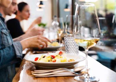 Neue Heimat Gäste am Fenster